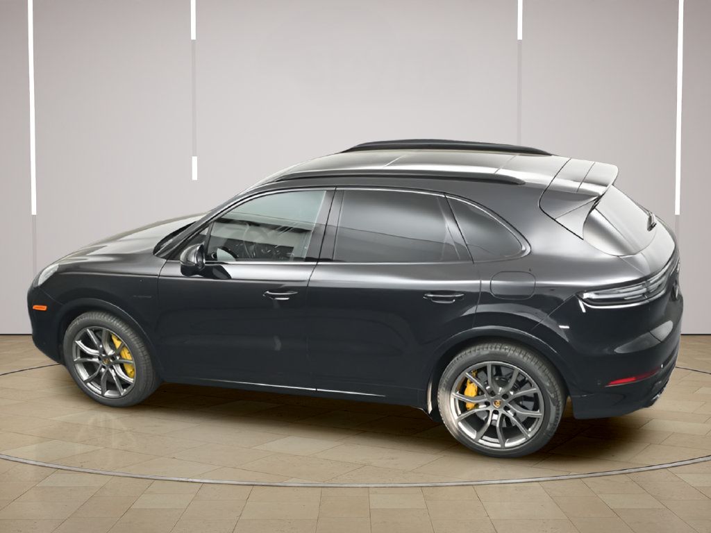 Certified 2022 Porsche Cayenne Turbo S AWD/4WD image 35