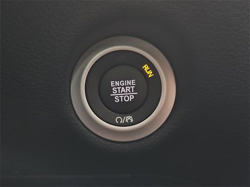 Used 2026 Chrysler Pacifica Select image 25