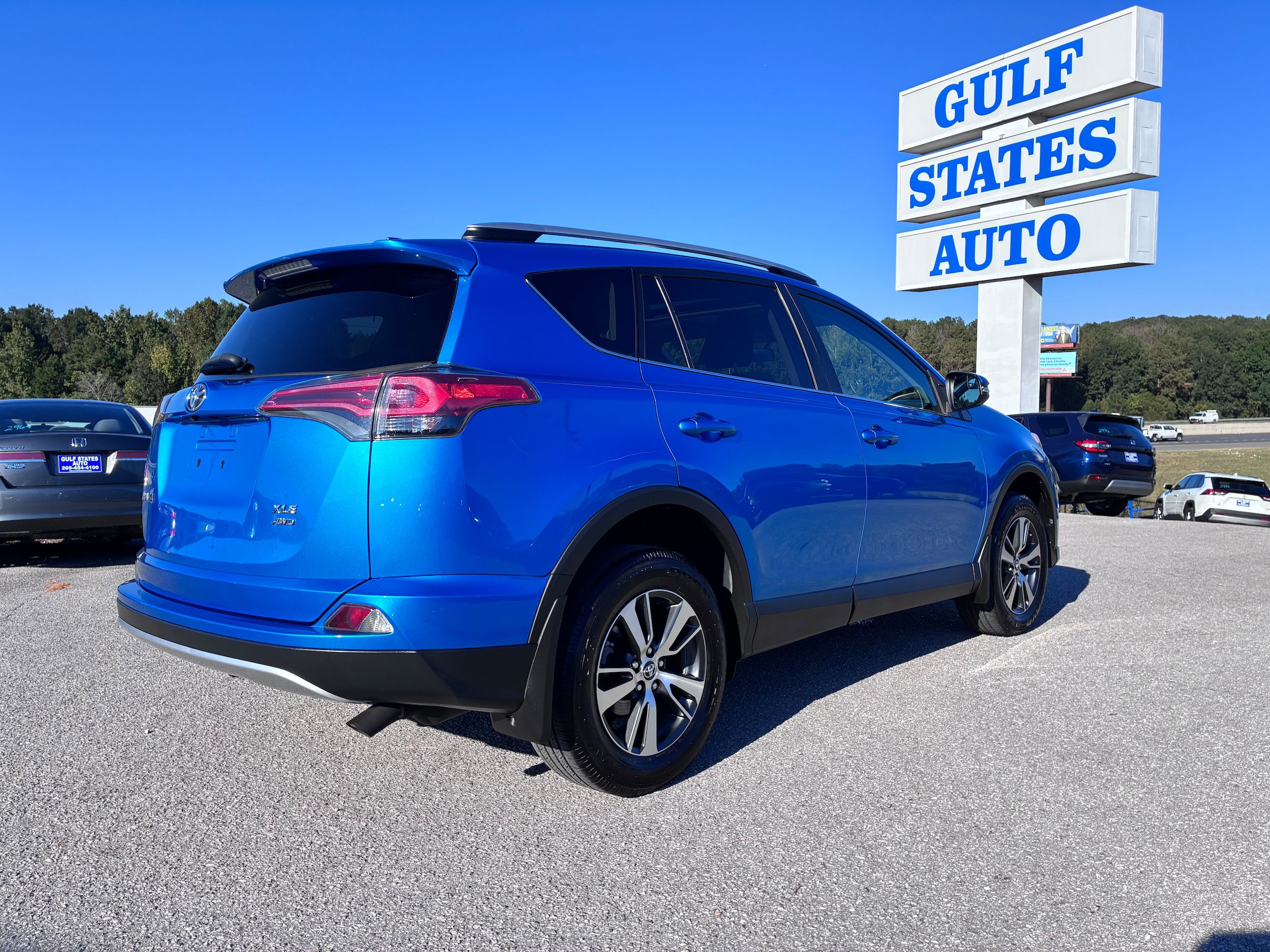 Used 2016 Toyota RAV4 XLE AWD/4WD image 2