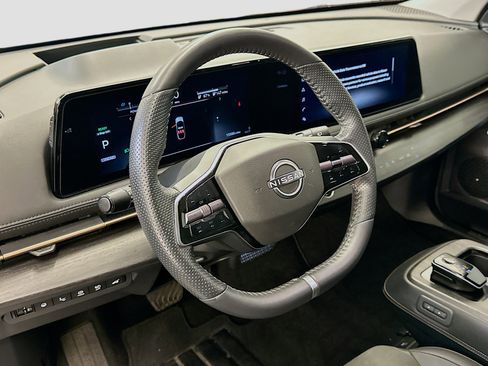 Used 2023 Nissan Ariya AWD image 18