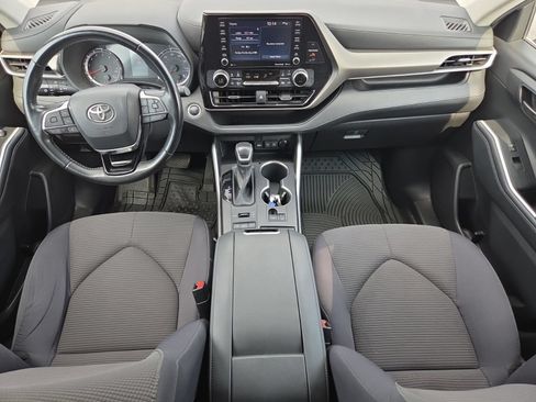 Used 2021 Toyota Highlander LE AWD/4WD image 20