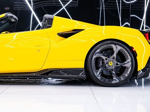 Used 2021 Ferrari F8 Tributo RWD image 13