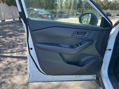 Used 2024 Nissan Rogue S AWD/4WD image 6