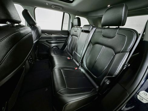 Used 2023 Jeep Grand Cherokee Limited AWD/4WD image 23