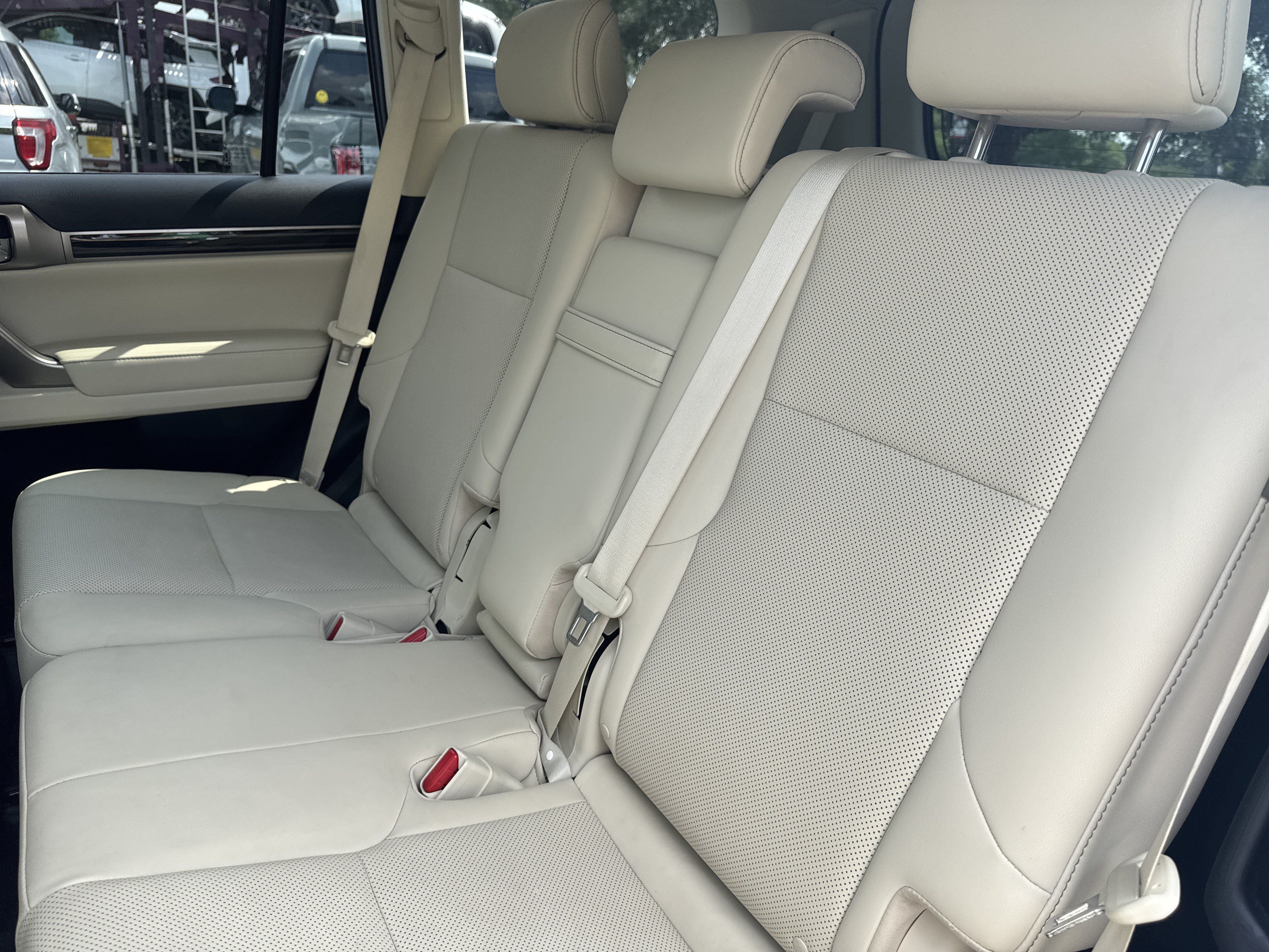 Used 2021 Lexus GX 460 Premium w/ Premium Package AWD/4WD image 25