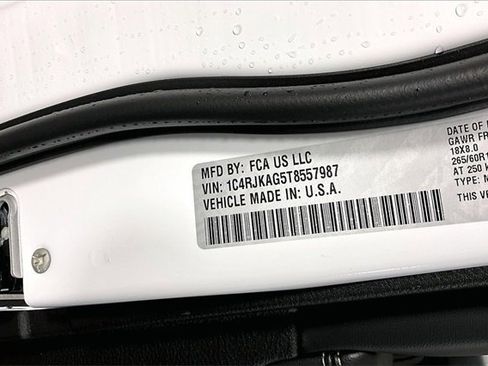 New 2026 Jeep Grand Cherokee L Laredo image 9