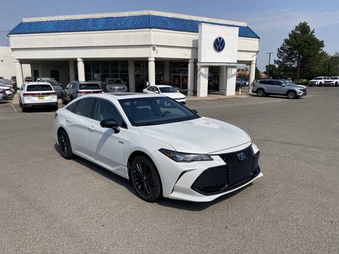 Used 2019 Toyota Avalon XSE w/ All Weather Liner Package FWD image 4