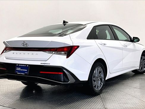 Certified 2024 Hyundai Elantra SEL image 2