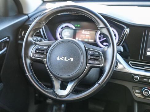 Used 2022 Kia Niro LXS image 13