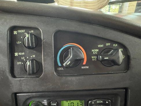Used 2006 Ford E-350 and Econoline 350 XL RWD image 23