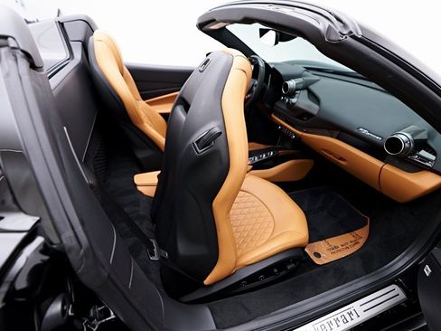 Used 2022 Ferrari F8 Tributo image 62