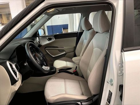 Used 2025 Kia Soul S FWD image 10