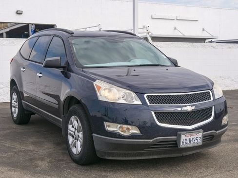 Used 2012 Chevrolet Traverse LS FWD image 3