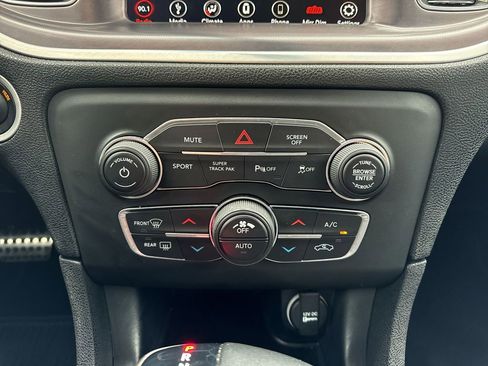 Used 2019 Dodge Charger R/T RWD image 18