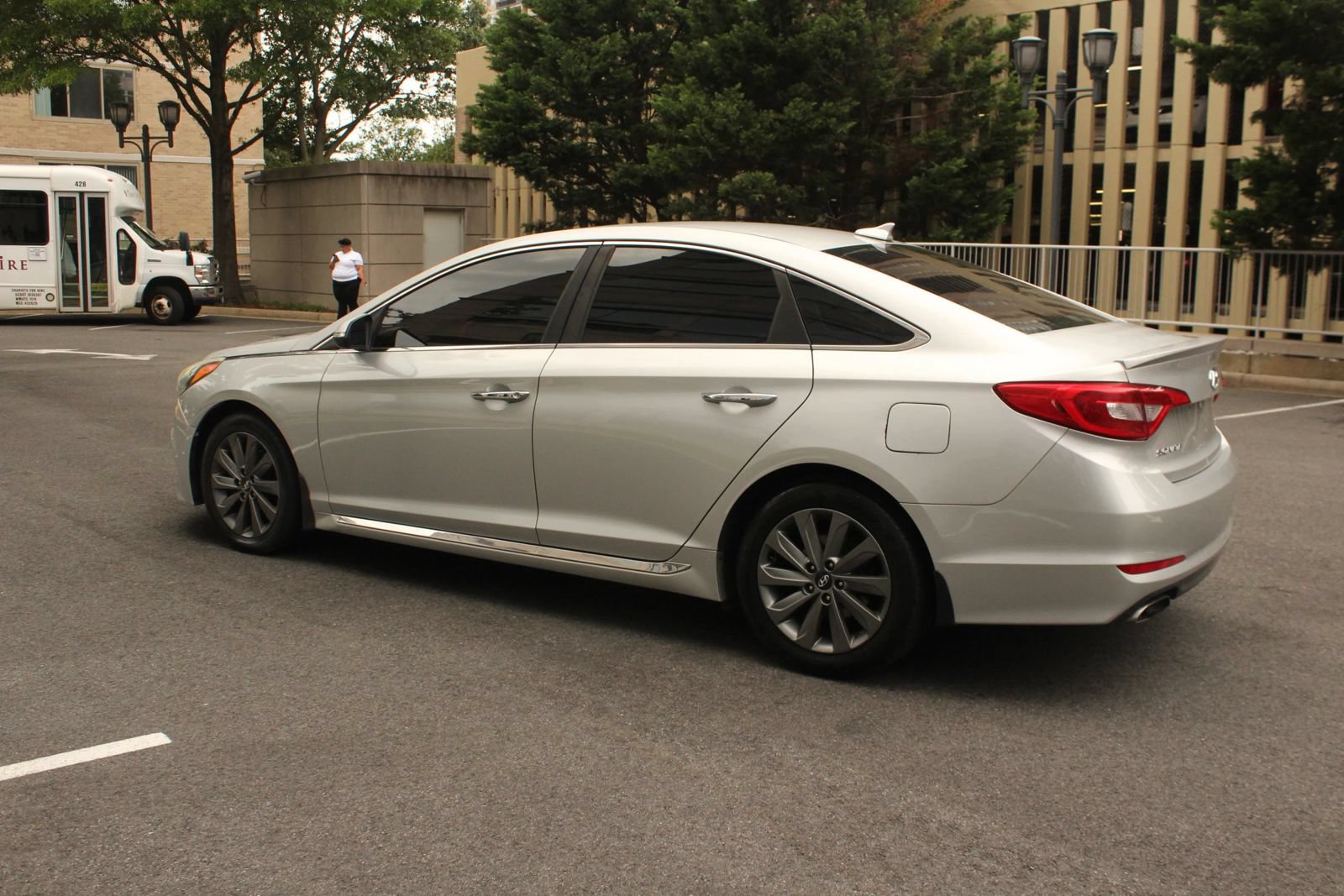 Used 2015 Hyundai Sonata Sport w/ Option Group 04 FWD image 9