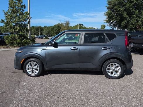 Used 2022 Kia Soul LX w/ Technology Package FWD image 3