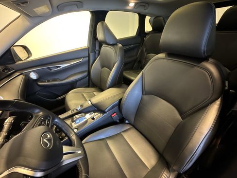 Certified 2025 INFINITI QX50 Luxe image 11