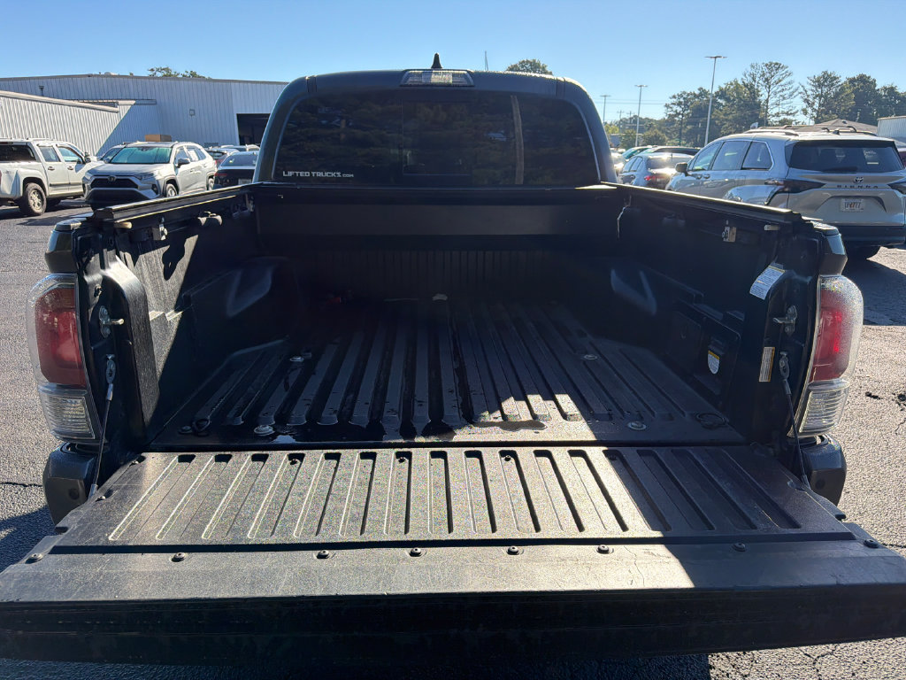 Used 2020 Toyota Tacoma TRD Off-Road w/ TRD Premium Off Road Package AWD/4WD image 22