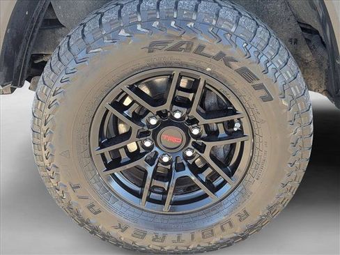 Used 2018 Toyota Tacoma TRD Off-Road image 21