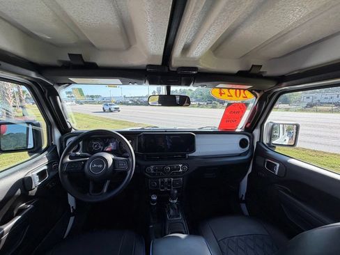 Used 2024 Jeep Gladiator Sport AWD/4WD image 24
