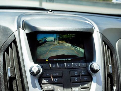 Used 2017 Chevrolet Equinox LT w/ Convenience Package image 27