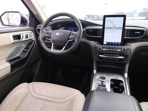 Used 2020 Ford Explorer Platinum w/ Premium Technology Package image 24