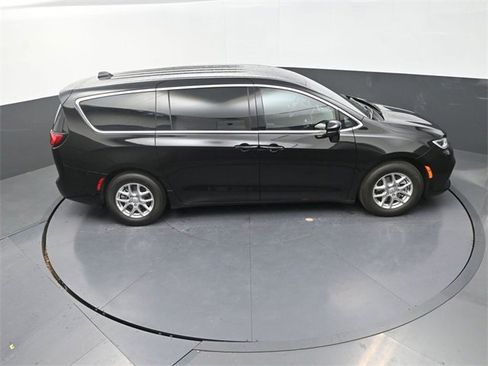 New 2026 Chrysler Pacifica Select image 16