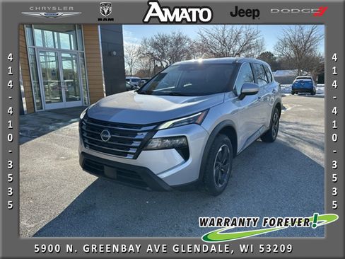 Used 2024 Nissan Rogue SV image 1