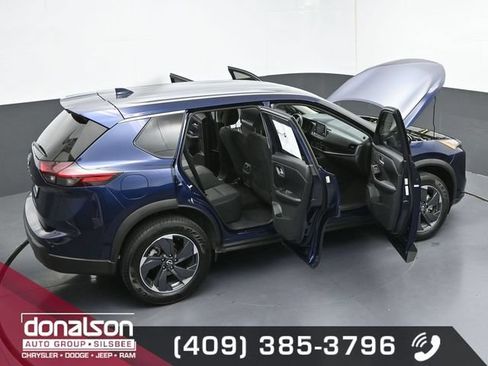 Used 2025 Nissan Rogue SV FWD image 25