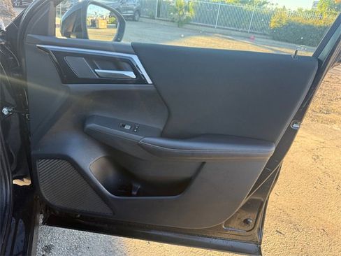 Used 2023 Mitsubishi Outlander ES image 23