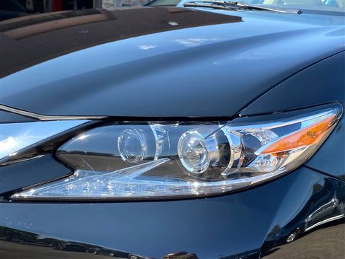 Used 2016 Lexus ES 350 w/ Luxury Package w/Wood Trim image 18