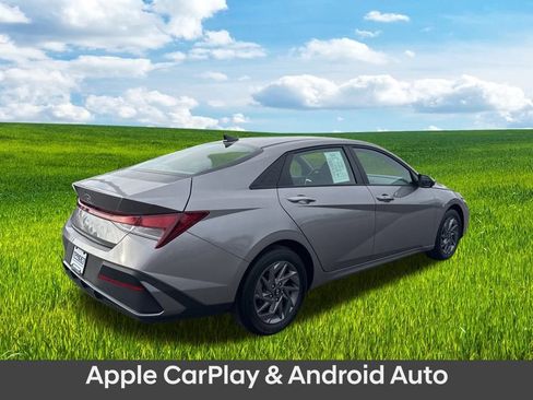 Used 2024 Hyundai Elantra SEL image 5