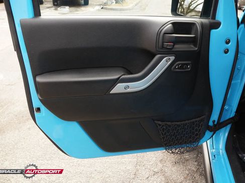 Used 2017 Jeep Wrangler Unlimited Rubicon w/ Max Tow Package image 15