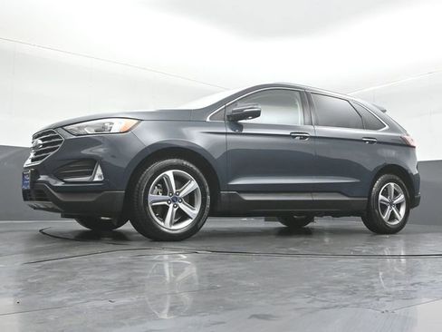 Certified 2019 Ford Edge Titanium w/ Cold Weather Package AWD/4WD image 36