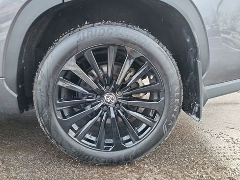 Used 2024 Toyota Highlander XLE image 33