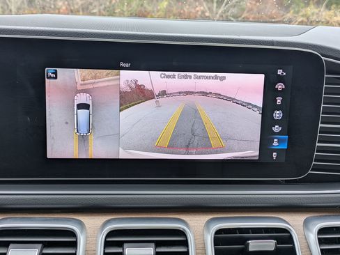 Used 2021 Mercedes-Benz GLS 580 4MATIC image 12