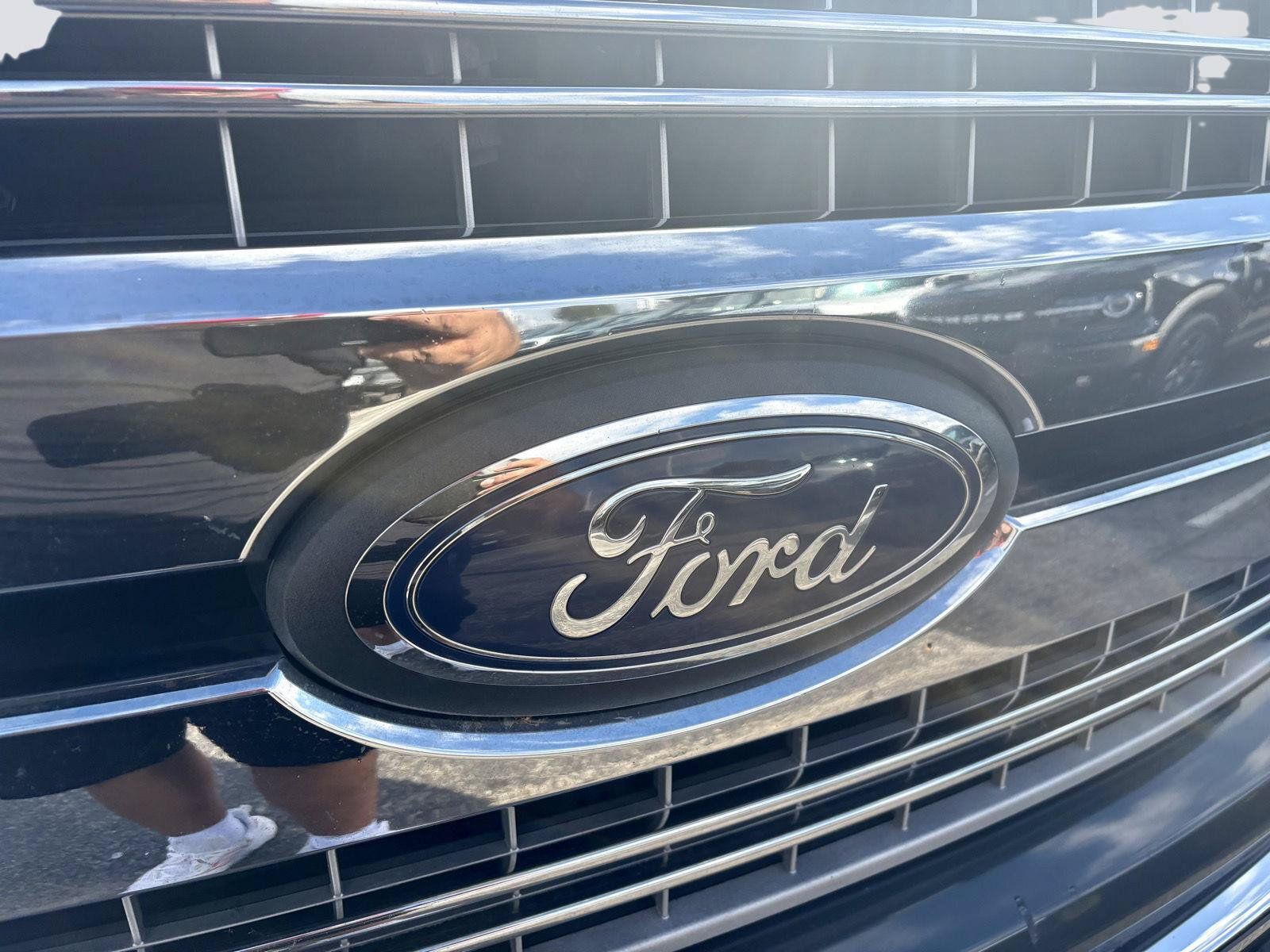Used 2018 Ford F150 Lariat w/ Equipment Group 502A Luxury RWD image 8