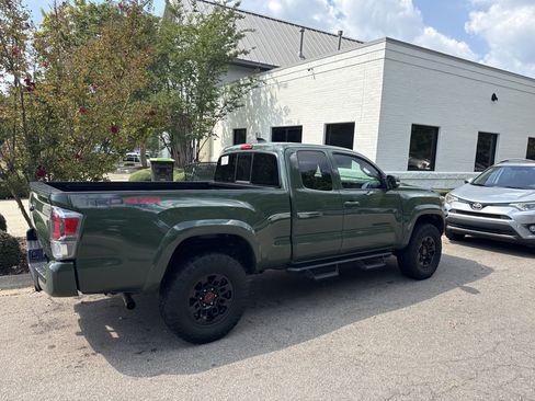 Used 2022 Toyota Tacoma TRD Sport w/ TRD Premium Sport Package AWD/4WD image 40