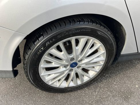Used 2017 Ford Focus Titanium image 6