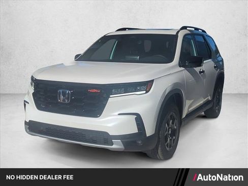 Certified 2025 Honda Pilot TrailSport image 1
