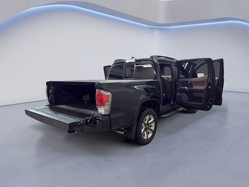 Used 2016 Toyota Tacoma Limited image 12