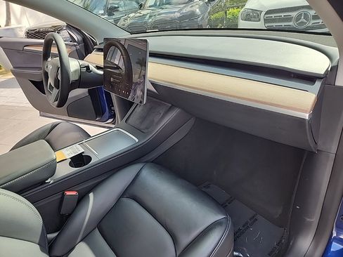 Used 2022 Tesla Model Y Performance image 19