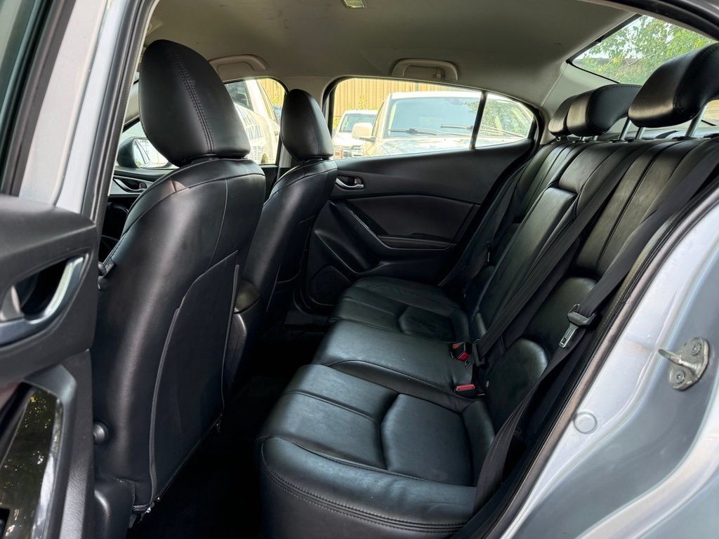 Used 2018 MAZDA MAZDA3 Touring FWD image 14