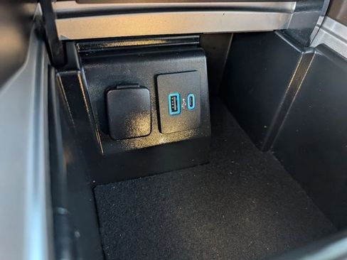 Used 2021 Ford Explorer King Ranch w/ Premium Technology Package image 31