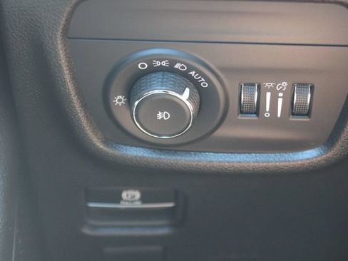 Used 2024 Jeep Grand Cherokee Limited w/ Black Appearance Package AWD/4WD image 19