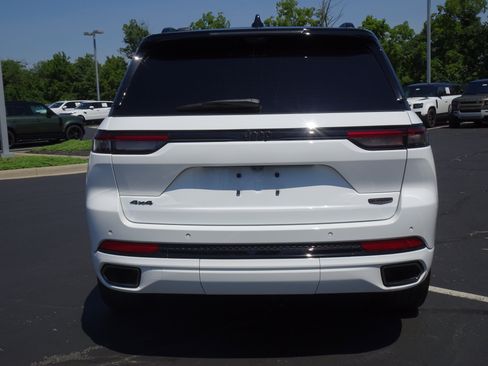 Used 2025 Jeep Grand Cherokee Summit AWD/4WD image 9