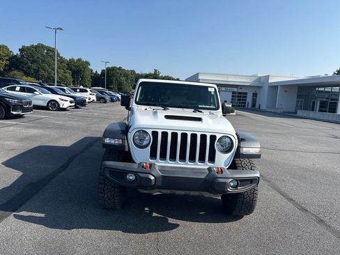 Used 2021 Jeep Gladiator Mojave w/ Cold Weather Group AWD/4WD image 2