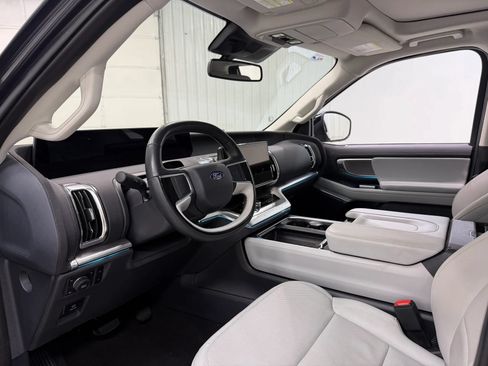 Used 2025 Ford Expedition Max Platinum AWD/4WD image 12