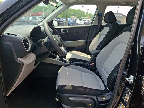 New 2026 Hyundai Venue SEL FWD image 7