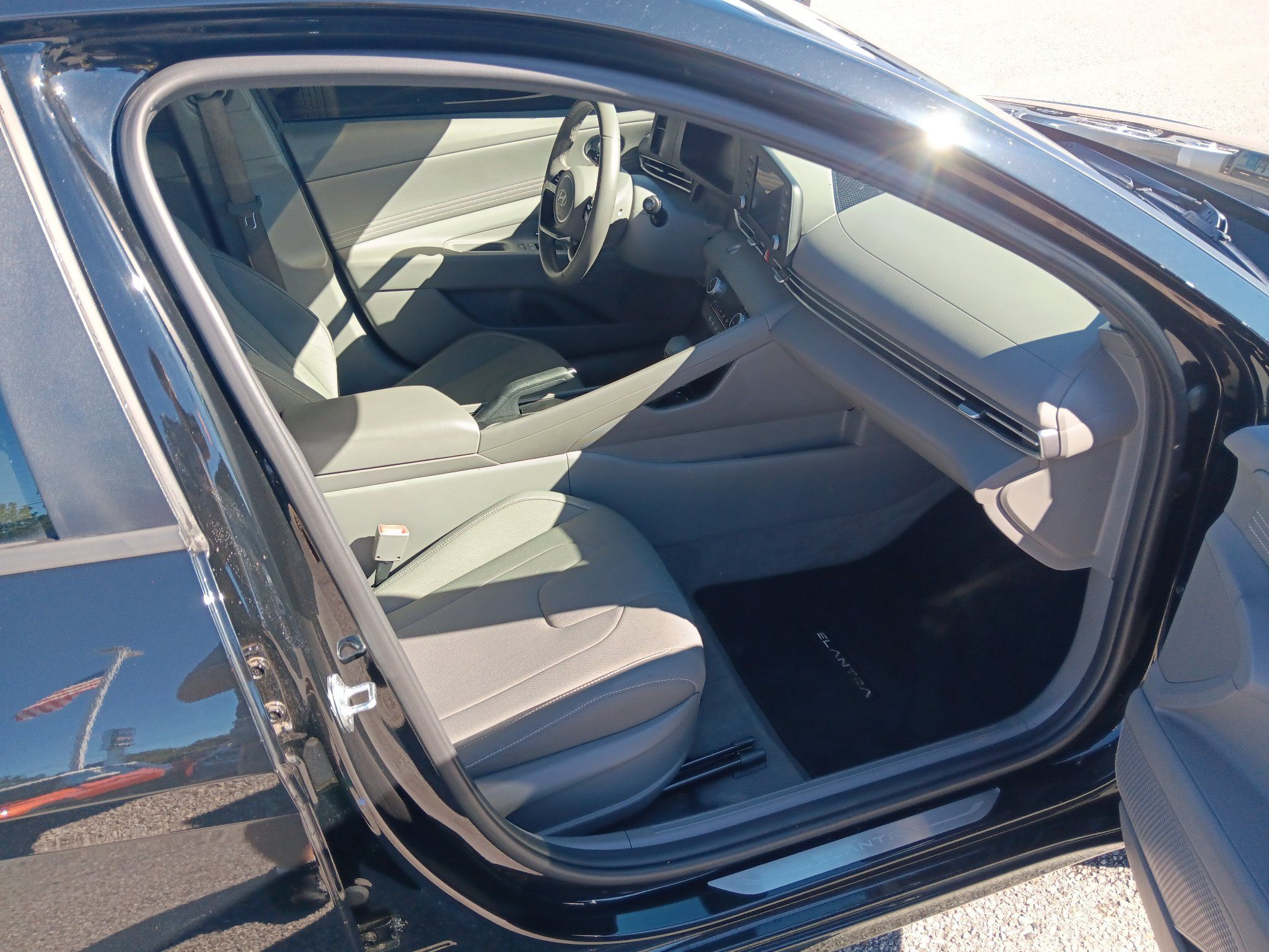 Used 2025 Hyundai Elantra Sport FWD image 21